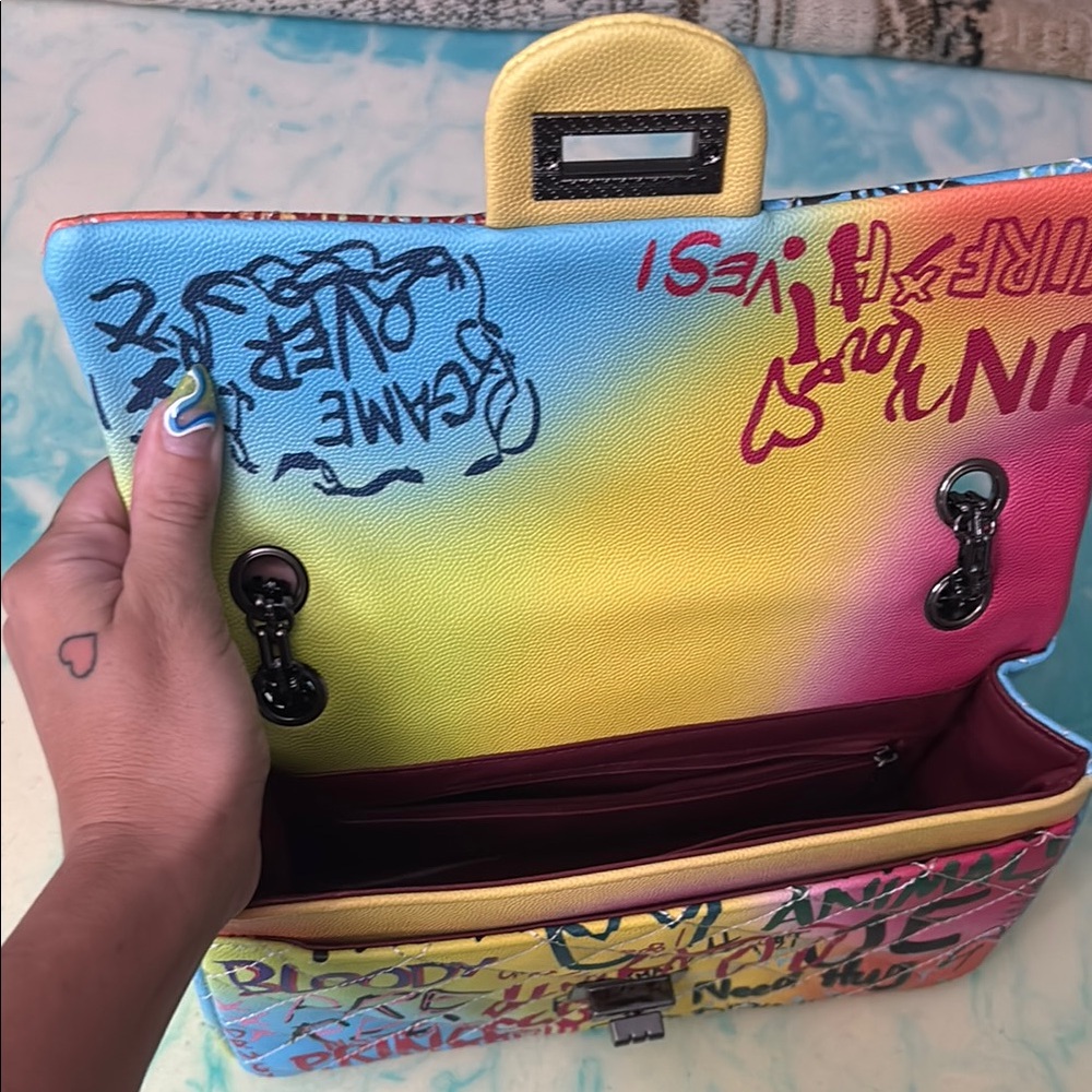 Colorful Graffiti Chain Shoulder Bag - Picture 6 of 6